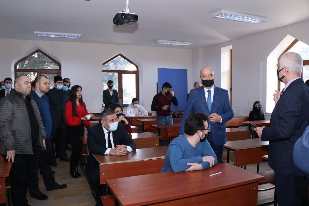 “Universitetdə aparılan islahatların əsas hədəfi tədris olunan fənlərin sayının azaldılmasına yönəlib”